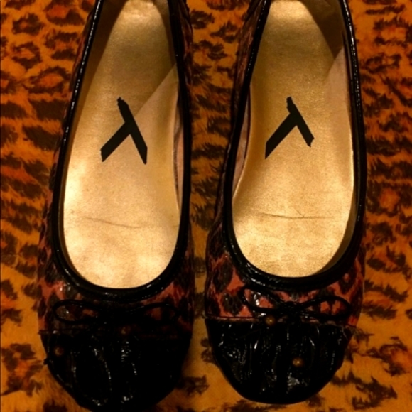 Anne Klein Ballet I-flex Flats - Picture 2 of 8